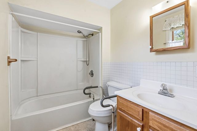 17 Moosebrook Rd, Southampton, MA 01073