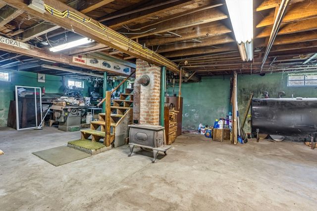 17 Moosebrook Rd, Southampton, MA 01073