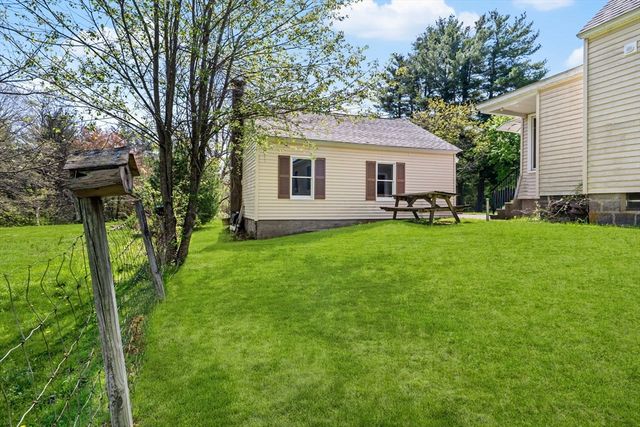 17 Moosebrook Rd, Southampton, MA 01073