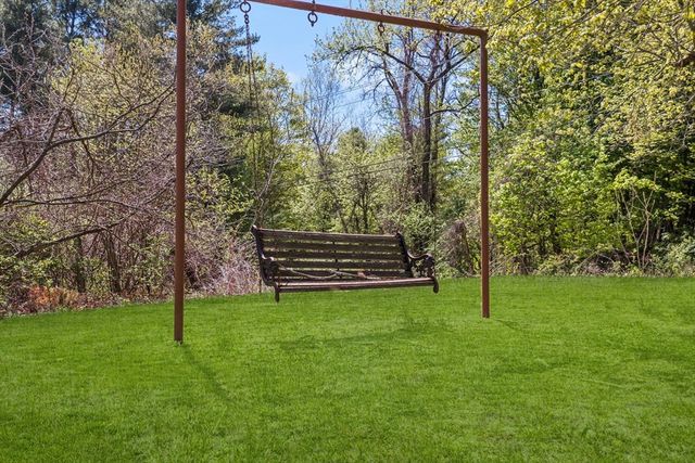 17 Moosebrook Rd, Southampton, MA 01073