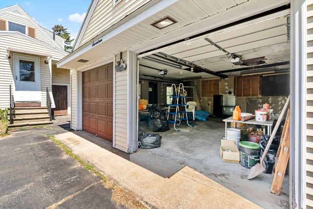 17 Moosebrook Rd, Southampton, MA 01073
