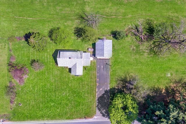 17 Moosebrook Rd, Southampton, MA 01073