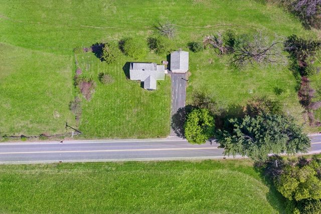 17 Moosebrook Rd, Southampton, MA 01073