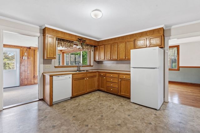 17 Moosebrook Rd, Southampton, MA 01073