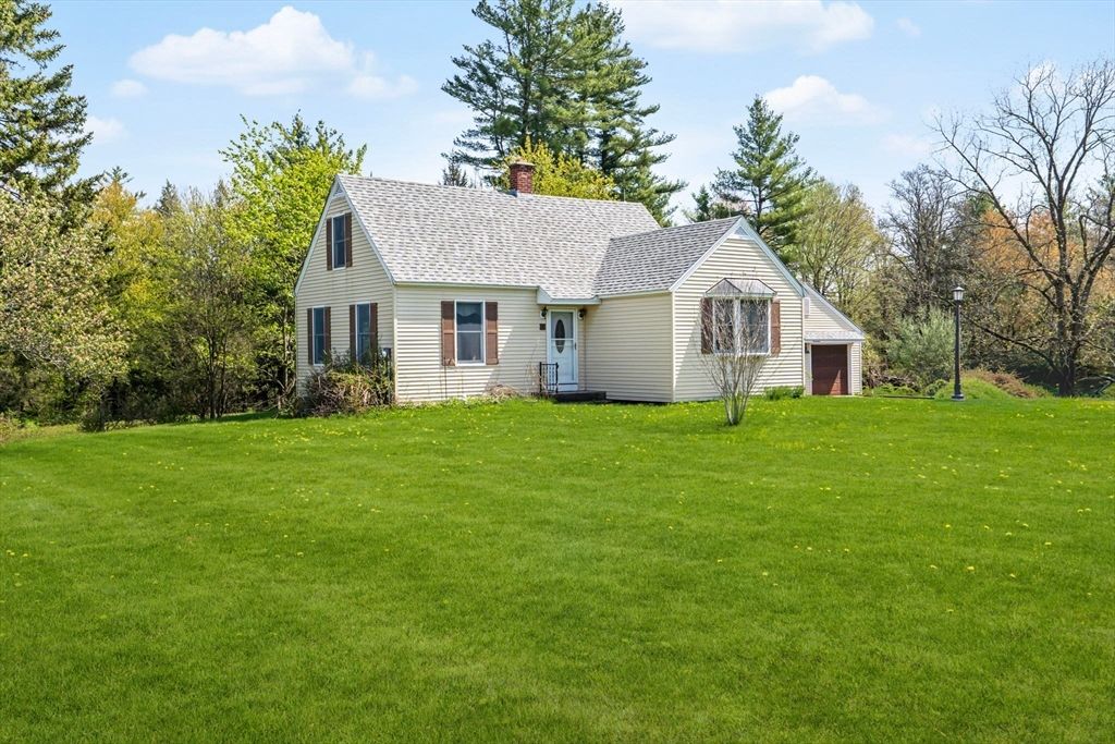 17 Moosebrook Rd, Southampton, MA 01073