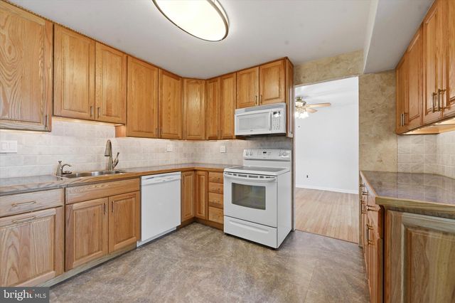 227 TUSCANY, Aston, PA 19014