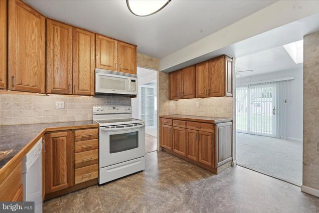 227 TUSCANY, Aston, PA 19014