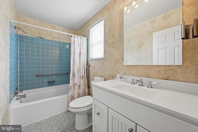 227 TUSCANY, Aston, PA 19014