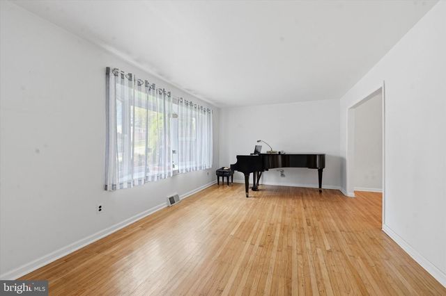 227 TUSCANY, Aston, PA 19014