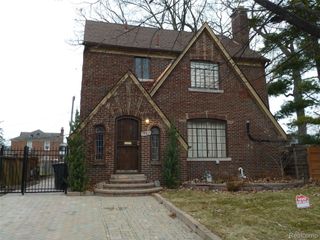 19925 Renfrew Road, Detroit, MI 48221