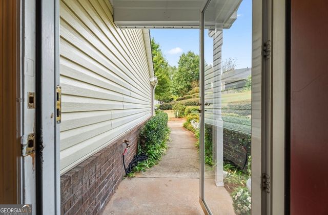 81 Hampshire Court, Avondale Estates, GA 30002