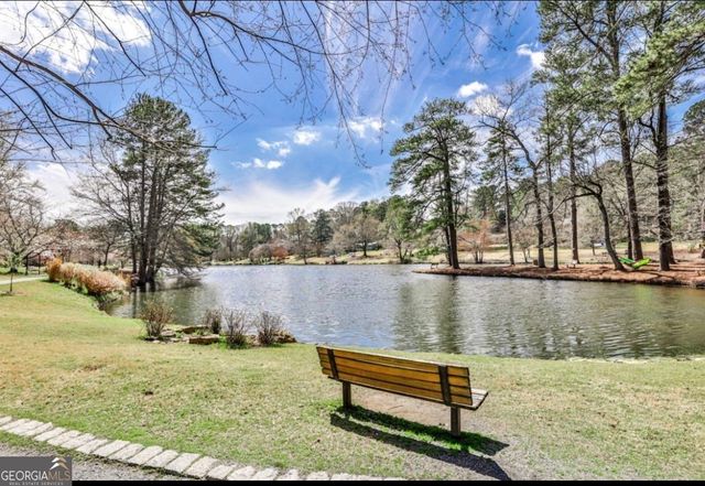 81 Hampshire Court, Avondale Estates, GA 30002