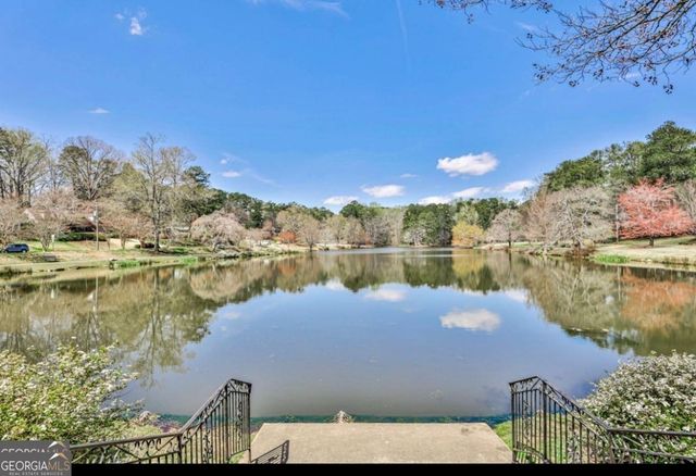 81 Hampshire Court, Avondale Estates, GA 30002