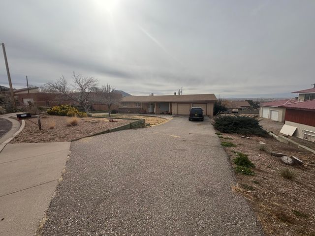 14304 Oakwood Place NE, Albuquerque, NM 87123