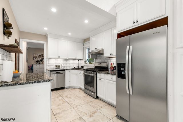 86 Elm St, Dumont Boro, NJ 07628