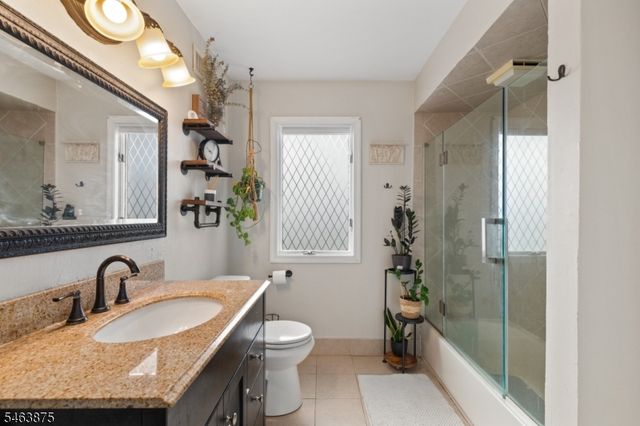 86 Elm St, Dumont Boro, NJ 07628