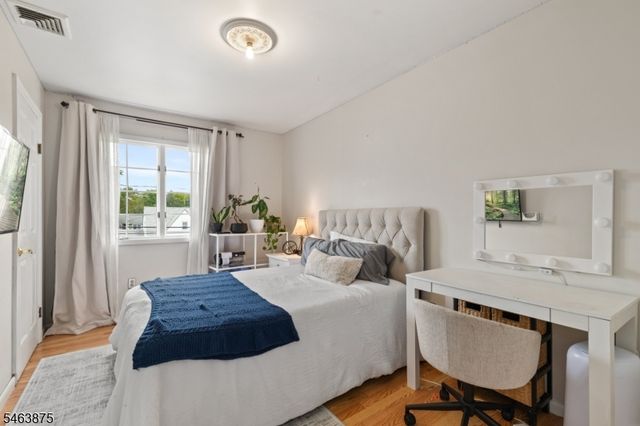 86 Elm St, Dumont Boro, NJ 07628