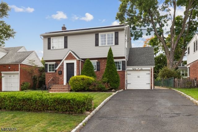 86 Elm St, Dumont Boro, NJ 07628