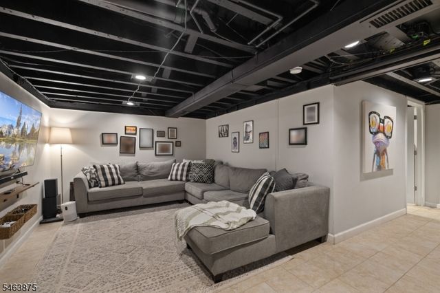 86 Elm St, Dumont Boro, NJ 07628