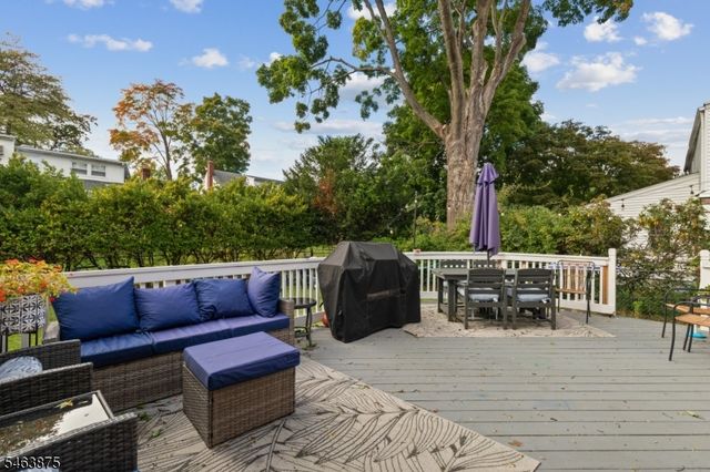 86 Elm St, Dumont Boro, NJ 07628