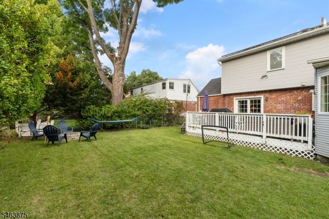 86 Elm St, Dumont Boro, NJ 07628