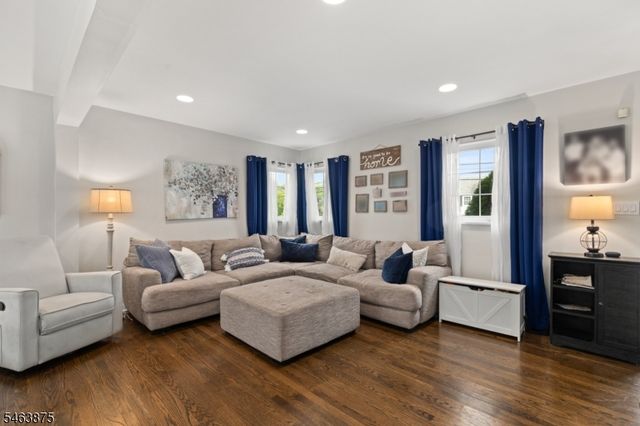 86 Elm St, Dumont Boro, NJ 07628