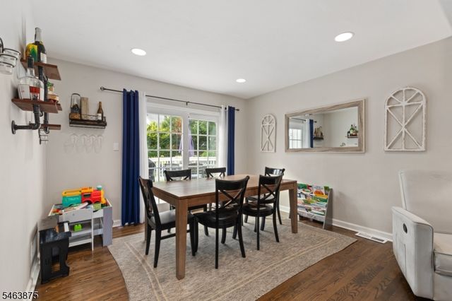 86 Elm St, Dumont Boro, NJ 07628