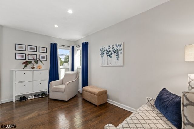 86 Elm St, Dumont Boro, NJ 07628