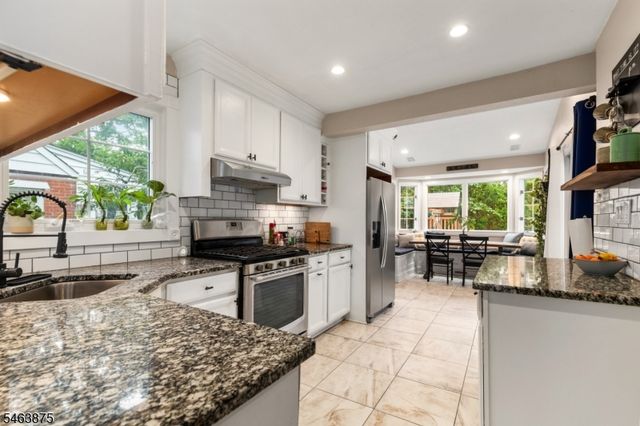 86 Elm St, Dumont Boro, NJ 07628