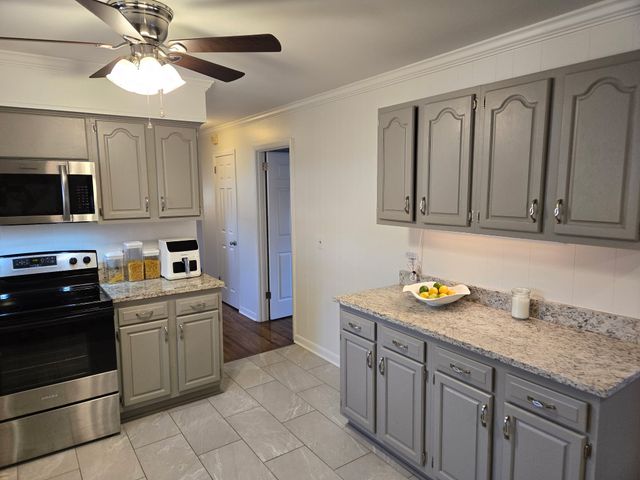 132 Neverbreak Dr, Hendersonville, TN 37075