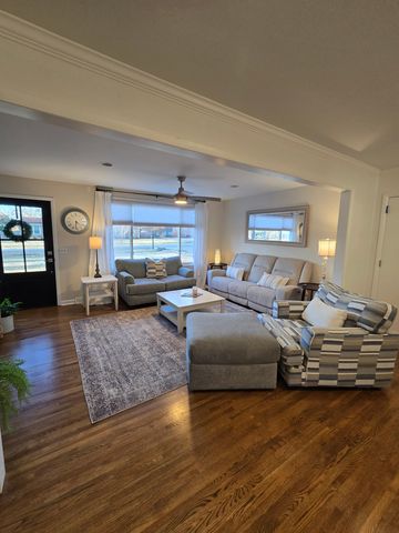 132 Neverbreak Dr, Hendersonville, TN 37075