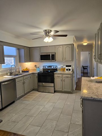 132 Neverbreak Dr, Hendersonville, TN 37075