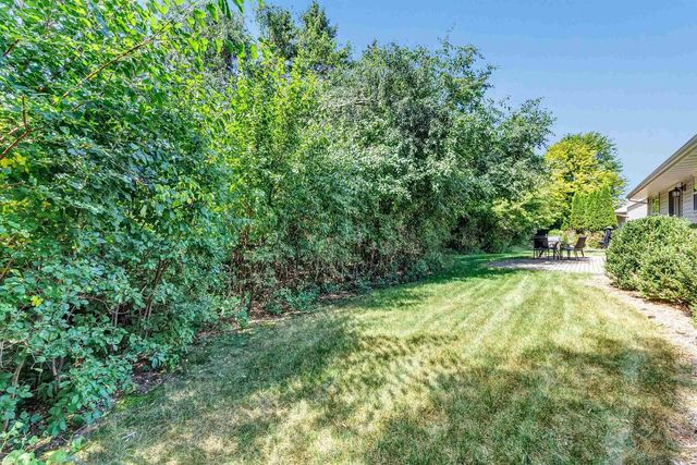 1927 CROSS CREEK CIRCLE, De Pere, WI 54115