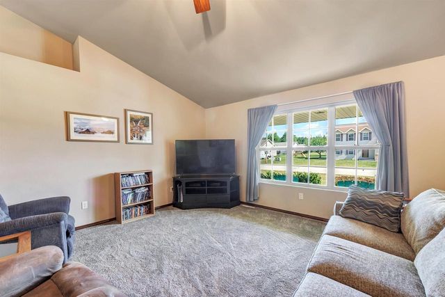 1927 CROSS CREEK CIRCLE, De Pere, WI 54115