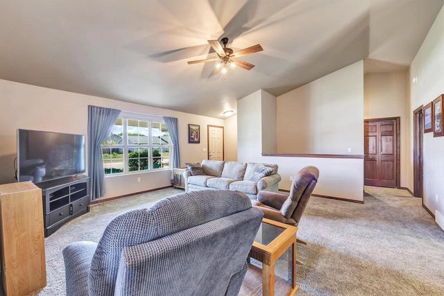 1927 CROSS CREEK CIRCLE, De Pere, WI 54115