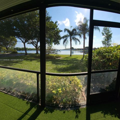 203 Liberty Ct 203, Deerfield Beach, FL 33442