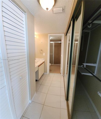 203 Liberty Ct 203, Deerfield Beach, FL 33442