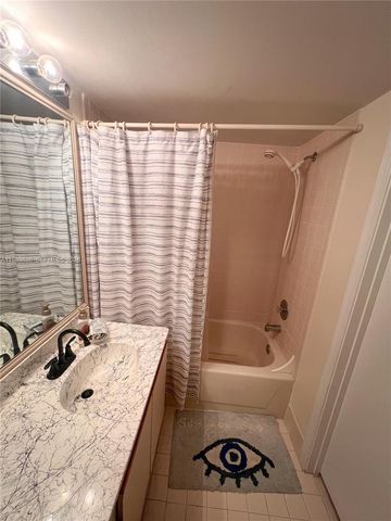 203 Liberty Ct 203, Deerfield Beach, FL 33442