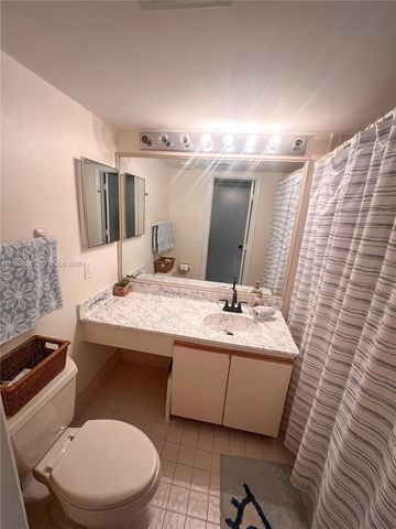 203 Liberty Ct 203, Deerfield Beach, FL 33442