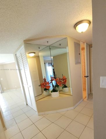 203 Liberty Ct 203, Deerfield Beach, FL 33442