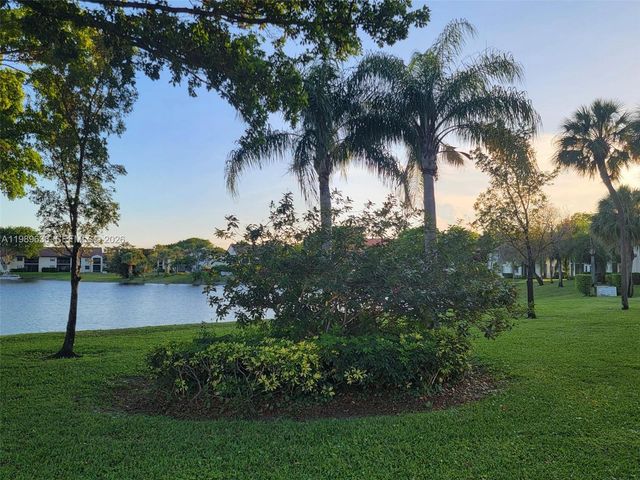 203 Liberty Ct 203, Deerfield Beach, FL 33442