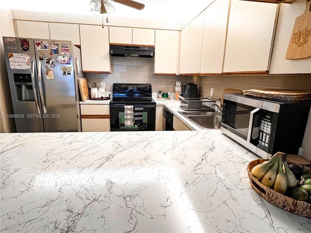 203 Liberty Ct 203, Deerfield Beach, FL 33442