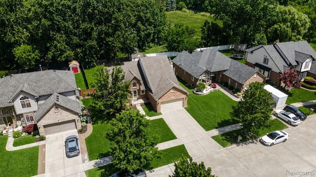 22273 Brywood Court, Clinton Charter Township, MI 48036