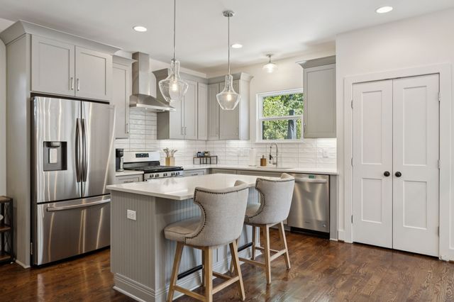 506B E Bend Dr, Nashville, TN 37209