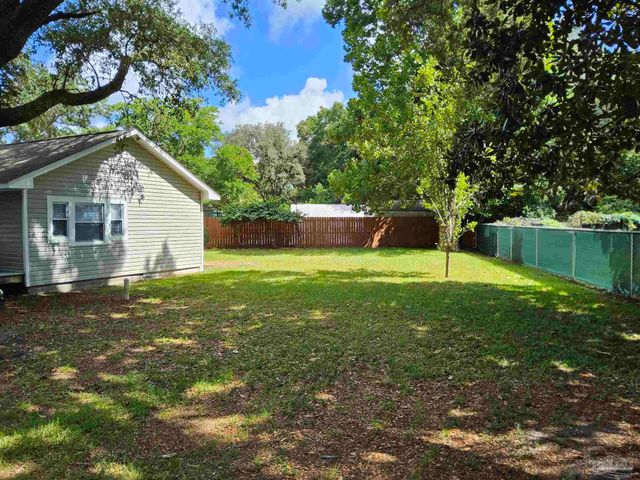 202 Edgewater Dr, Pensacola, FL 32507