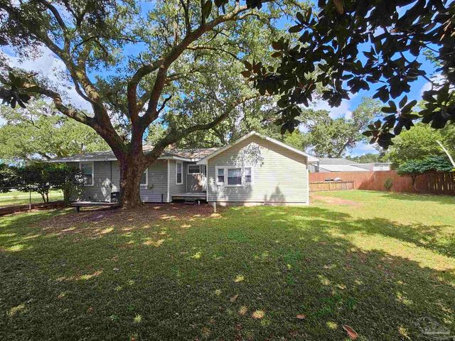 202 Edgewater Dr, Pensacola, FL 32507