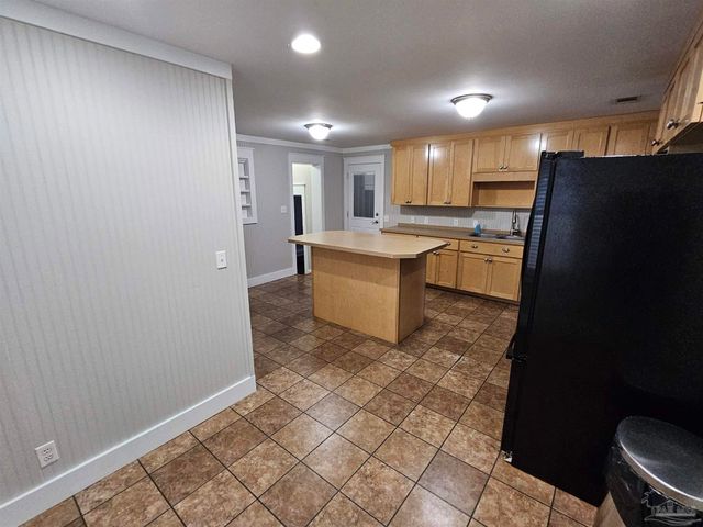 202 Edgewater Dr, Pensacola, FL 32507