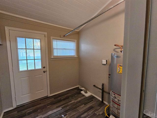 202 Edgewater Dr, Pensacola, FL 32507