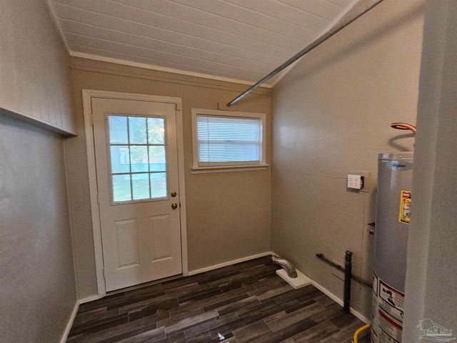 202 Edgewater Dr, Pensacola, FL 32507