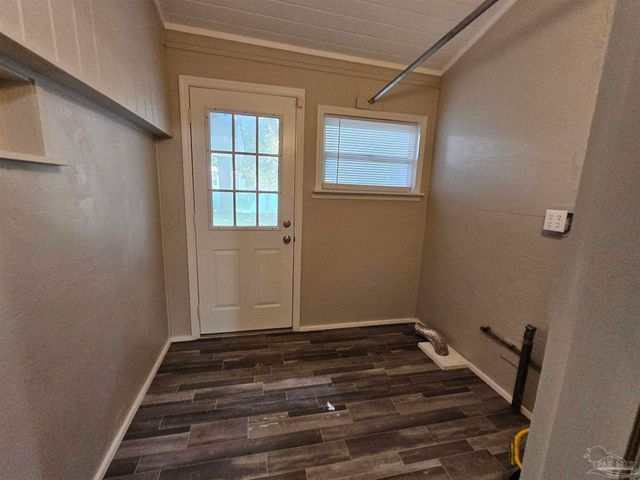 202 Edgewater Dr, Pensacola, FL 32507